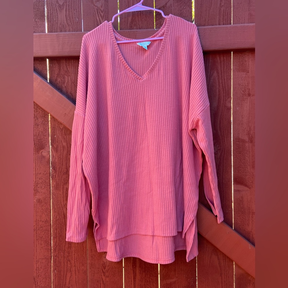 Time and Tru Coral V-Neck Ribbed Sweatshirt
CLR